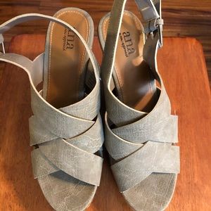 Brown wedge—fresh for fall!!!